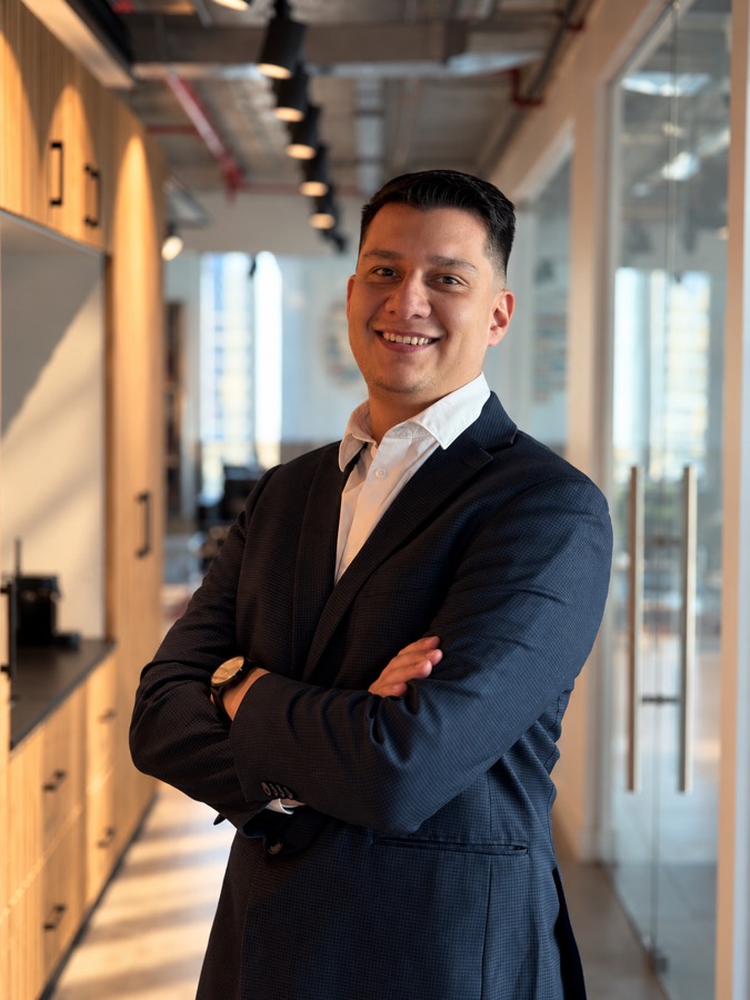 Andrés Mejias, Asistente de Administración y Finanzas