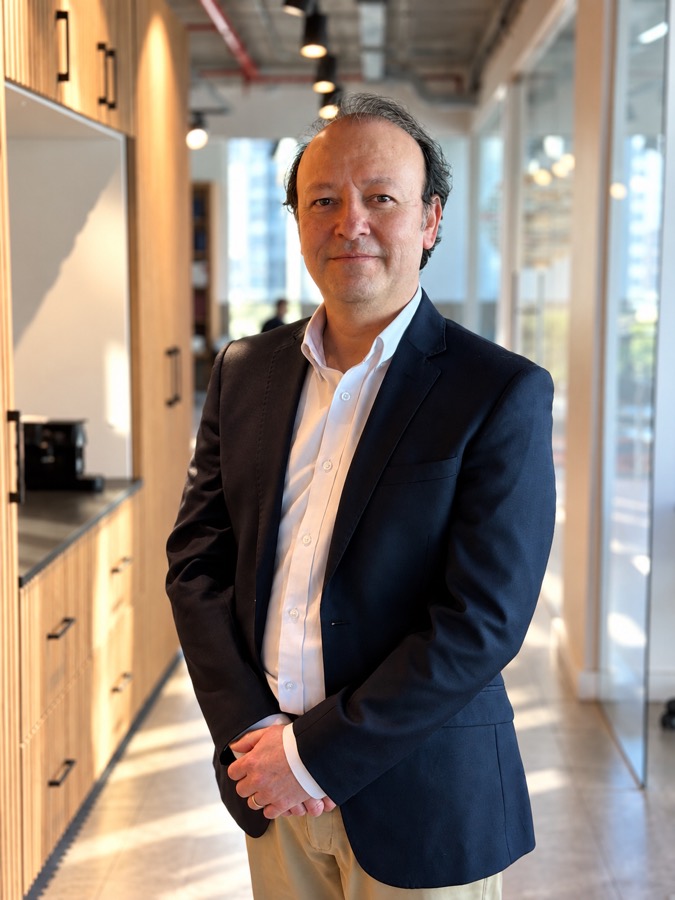 Claudio Labra, Administrativo